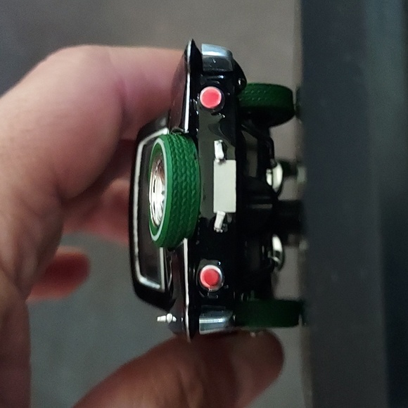 Elvis commemorative Blackhawk - Picture 6 of 10